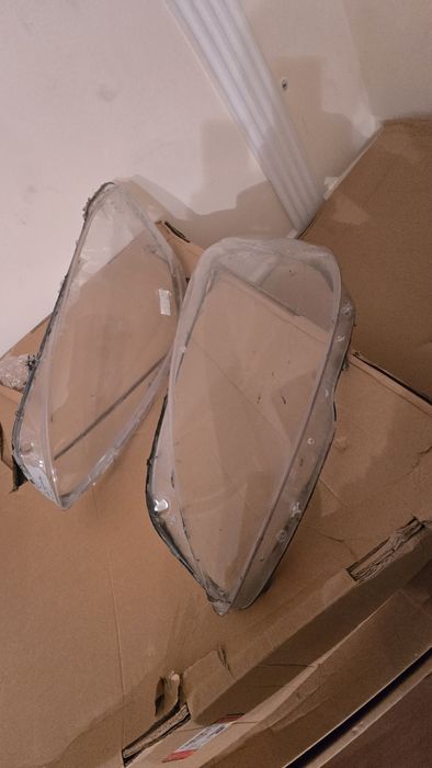 Стекло фары на W221 mercedes рестайлинг б.у первая сторона