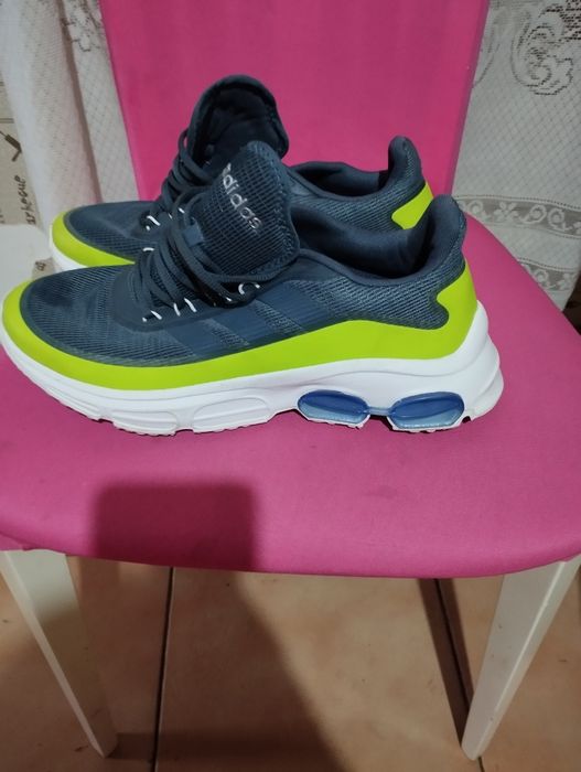 Vând sau schimb ce se vede