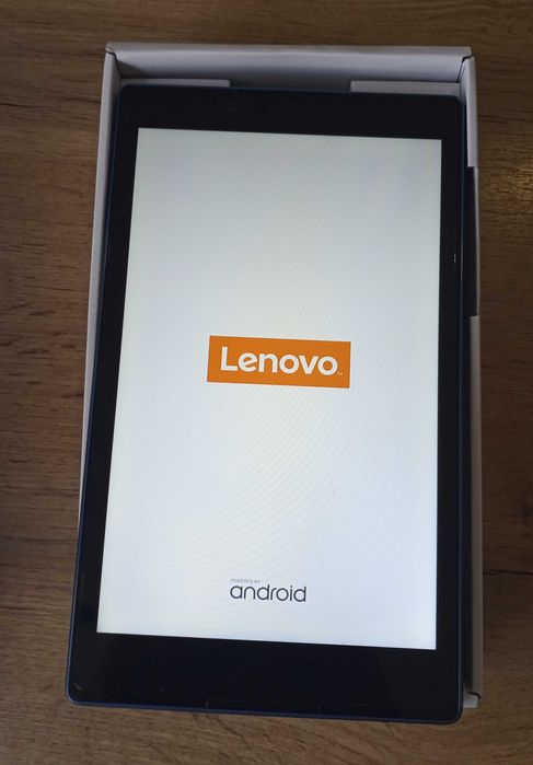 Таблет LENOVO Tab3 8 "