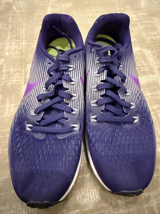 Женские кроссовки