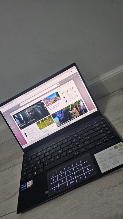 ASUS ZenBook i7- 13.3" OLED UX325EA cu procesor Intel® Core™ i7-1165G7