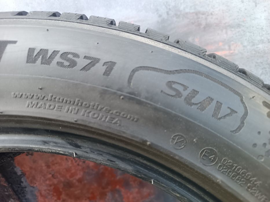 235/55/18 Kumho .