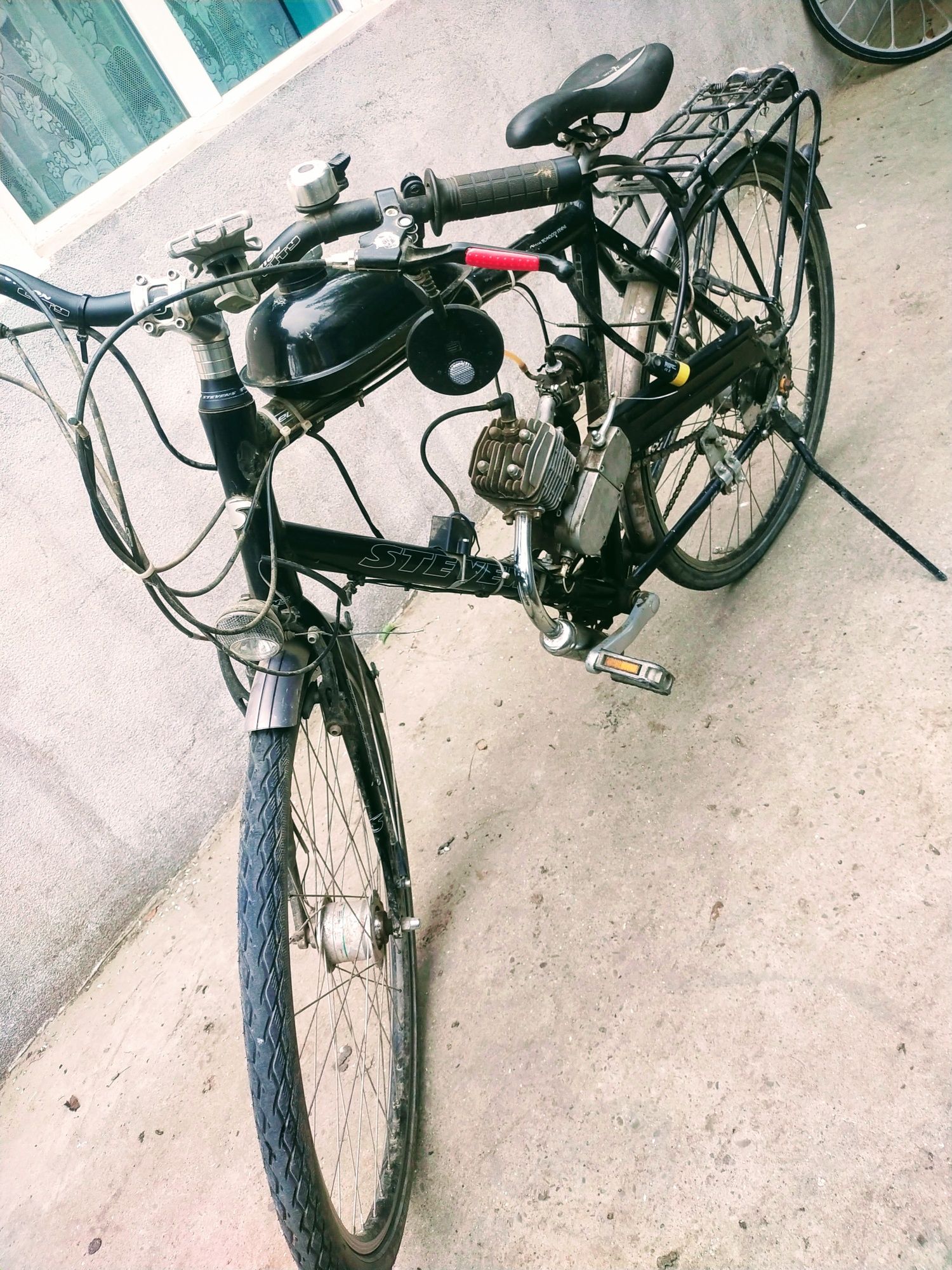 Bicicletă cu motor