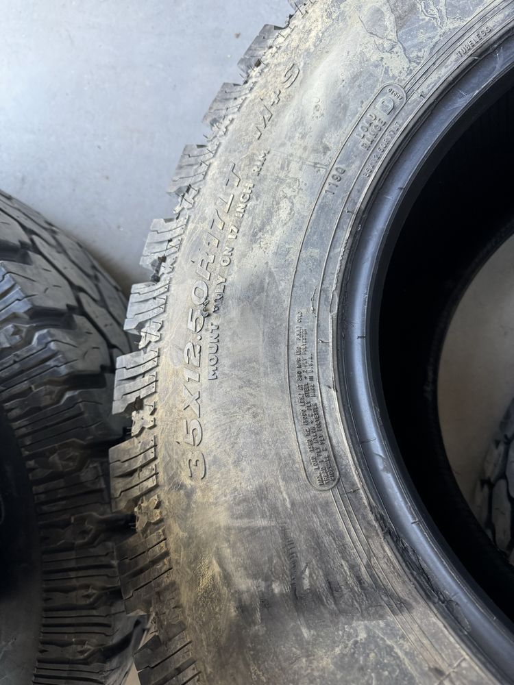 Гуми 35x12.50R17