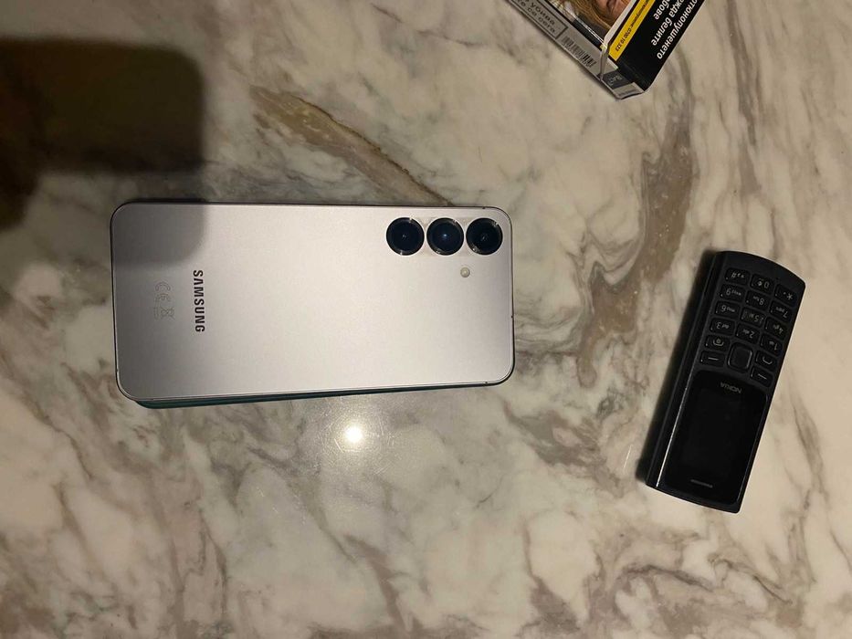 Продавам Samsung galaxy s25 plus с гаранция