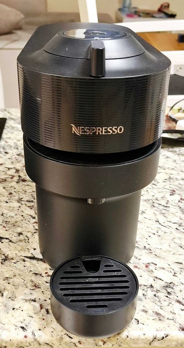 Кафе машина с капсули Nespresso Vertuo Pop black + 19 капсули