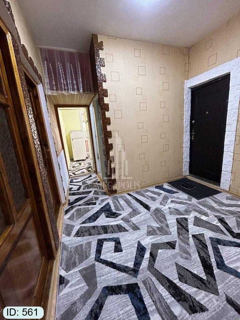 16 maktab tomonda 3 xona kvartira arzon narxda sotiladi