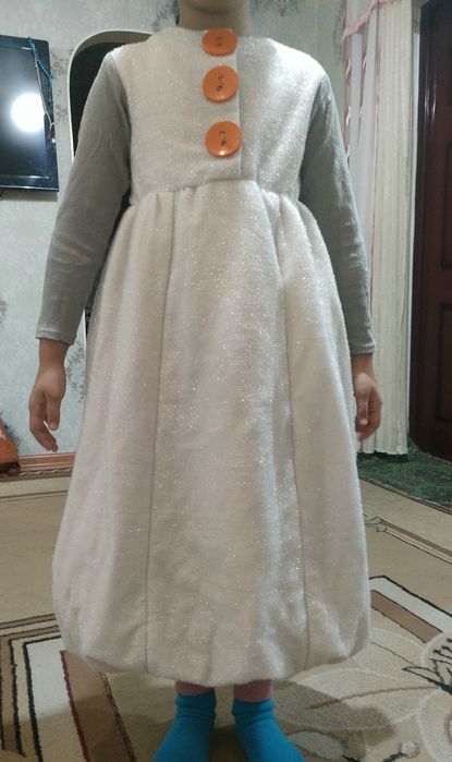 Продам новогодний костюм за 2000тг ,костюм снеговика на девочку