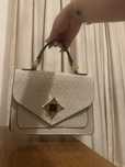 Geanta poseta Guess