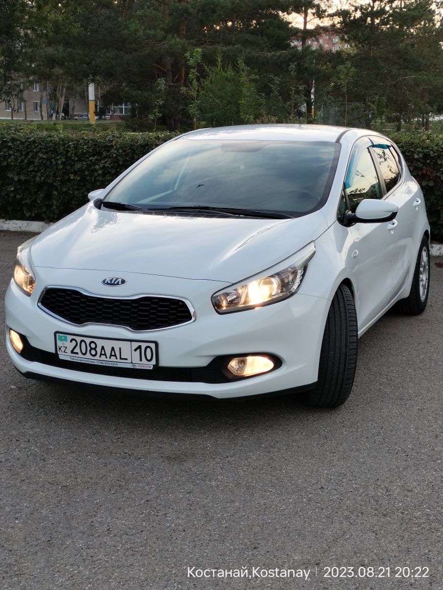 Продам автомобиль Kia CEED