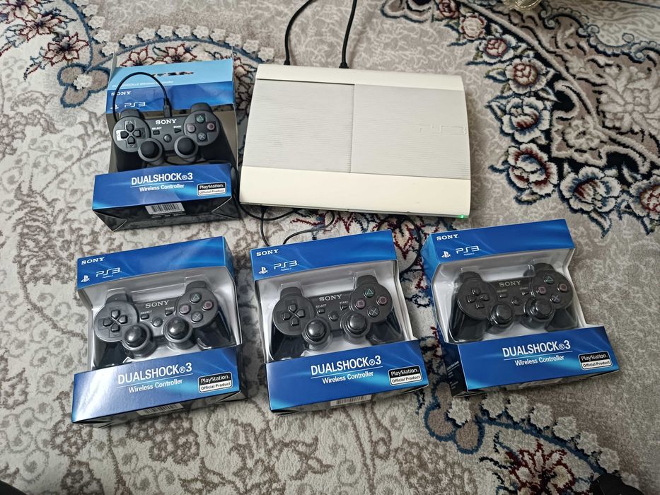 Ps3 super slim 30o'yin 320gb 4yangi pult Sony PlayStation