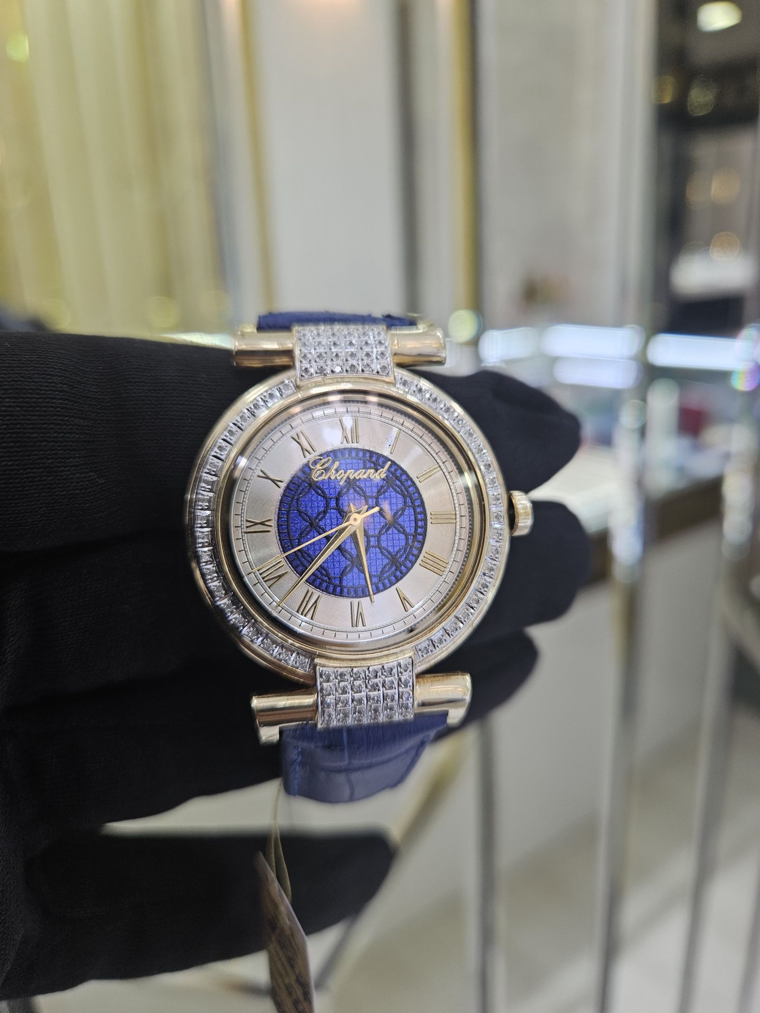 Продам Женские часы Шопард Империал золотые с бриллиантами.