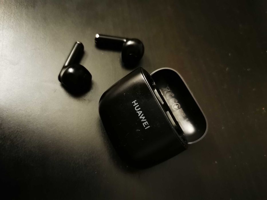 Casti Huawei se 2