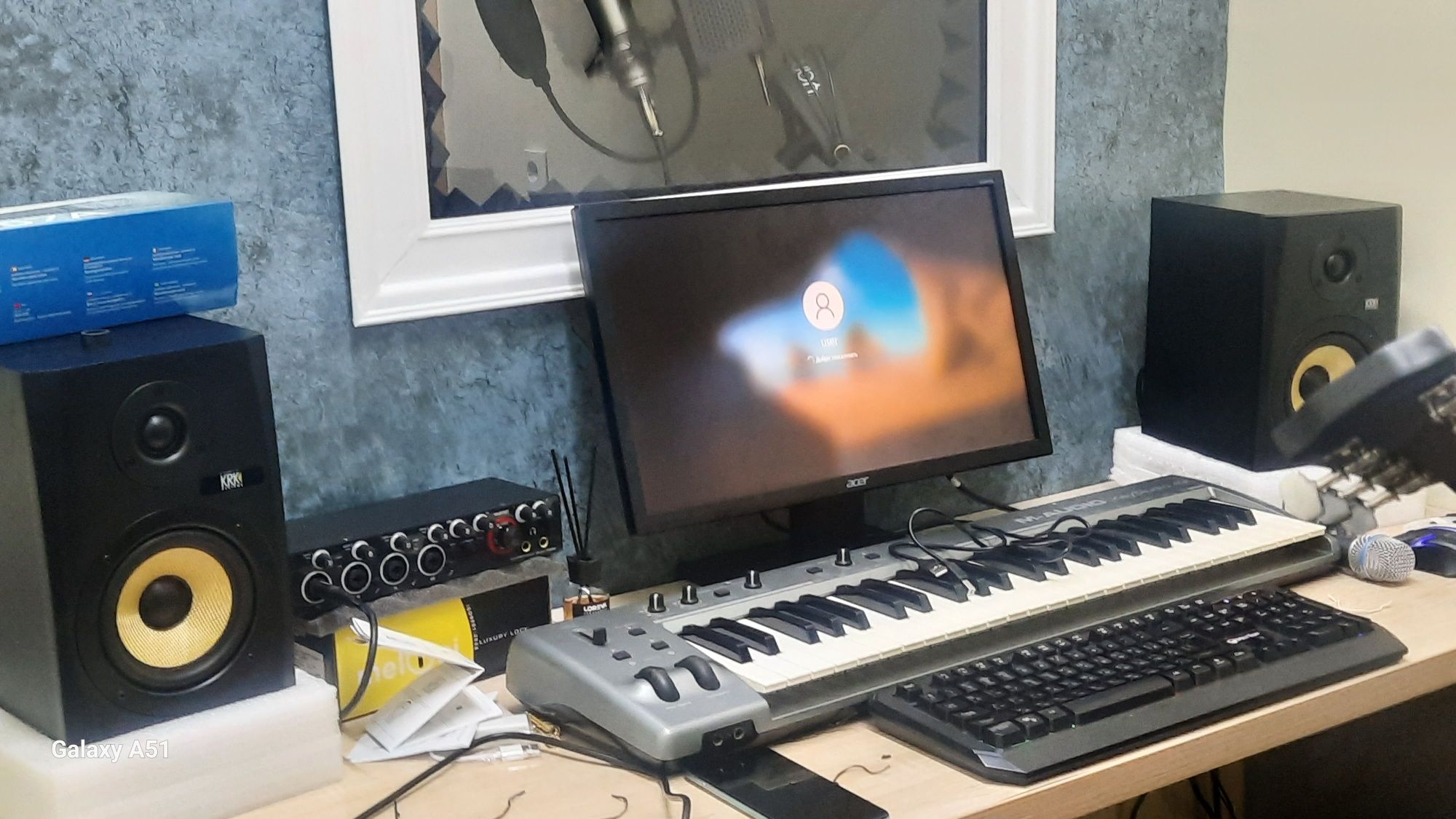 ovoz yozish studiosi sotiladi.komplekt