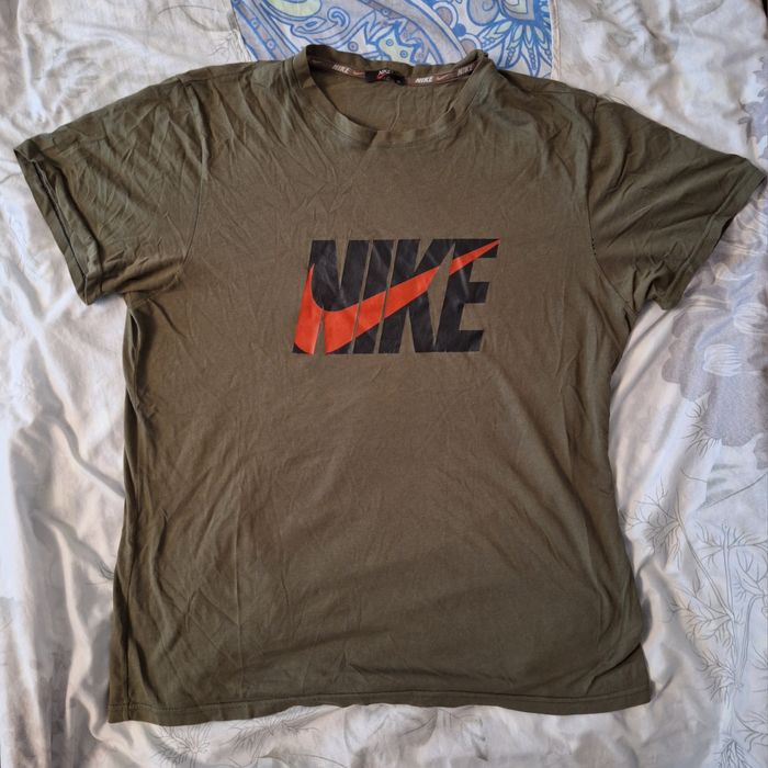 Продавам дрехи - тениска Nike XL размер