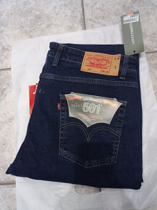 Джинсы LEVI'S лицензионные.