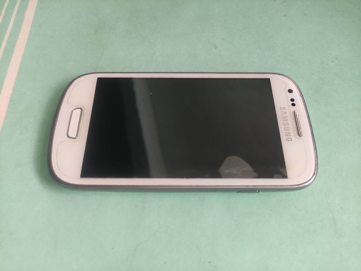 Продавам Samsung GT-I8190
