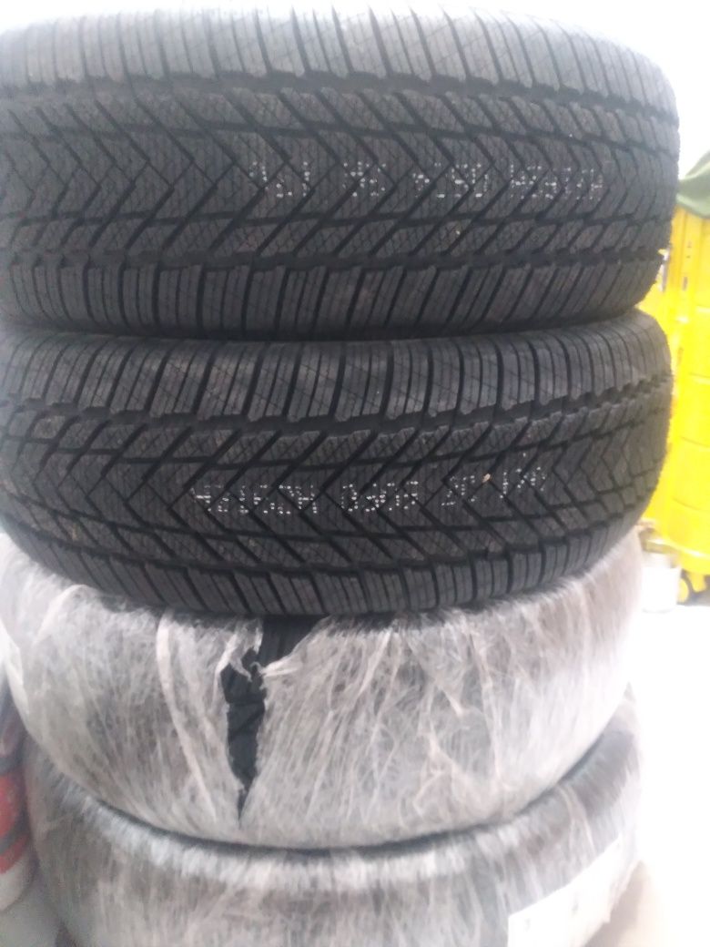 Compasal WinterBlazer HP 215/60R16