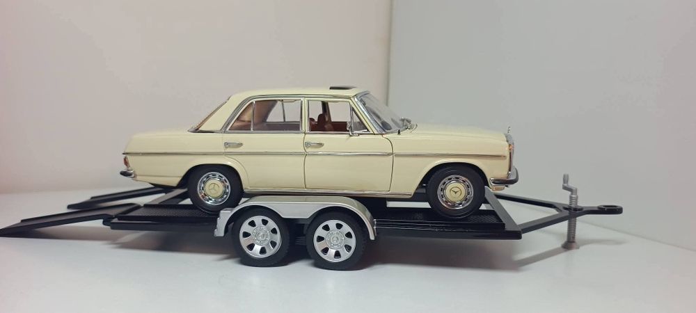Machetă trailer 1/18 Motormax