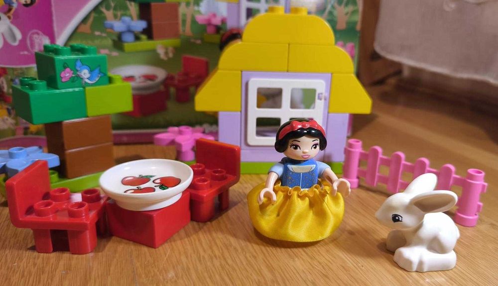 LEGO DUPLO Disney 6152 - Casuta Albei ca Zapada