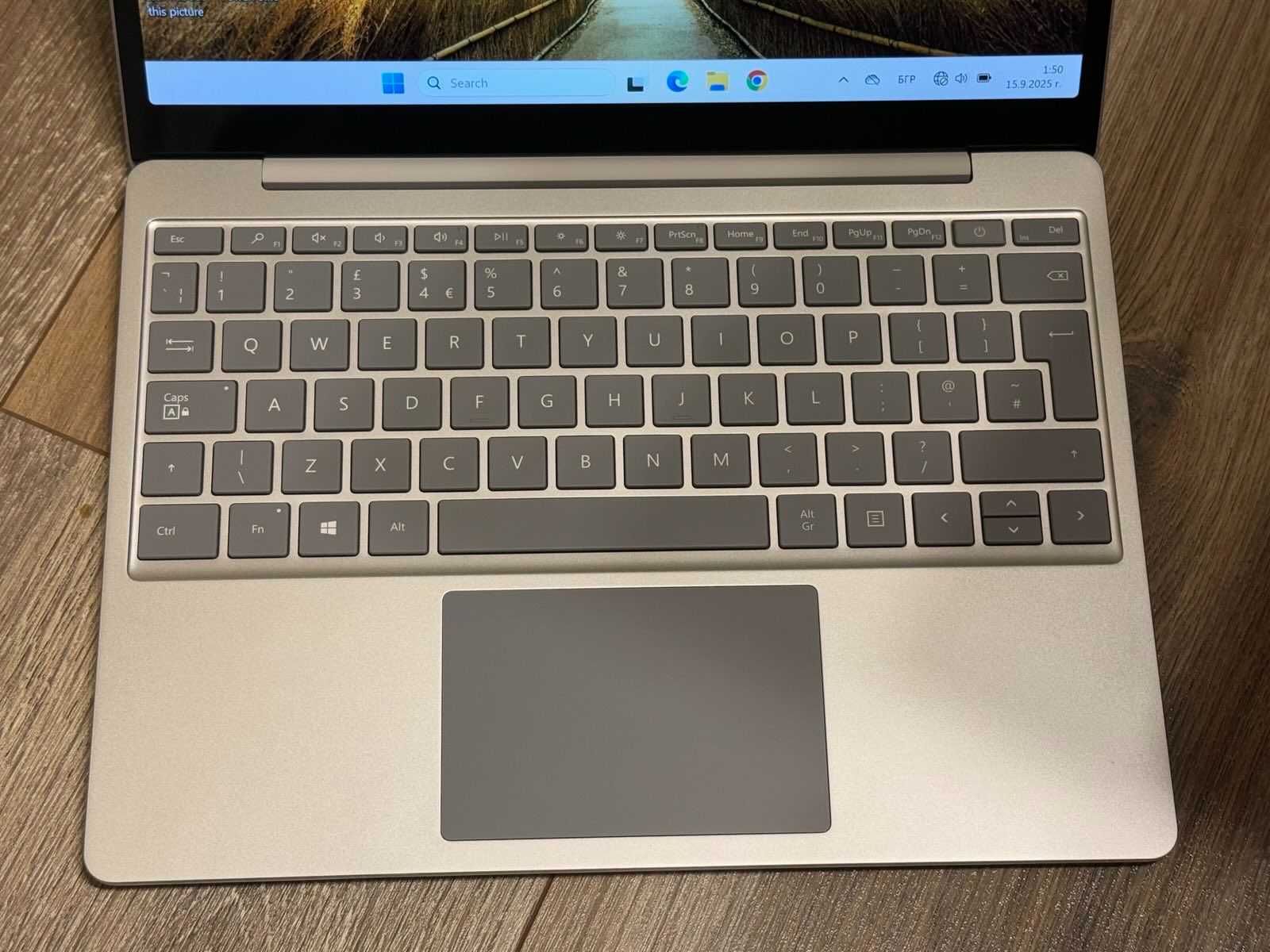 Microsoft Surface Laptop Go i5 10gen/8RAM/256SSD