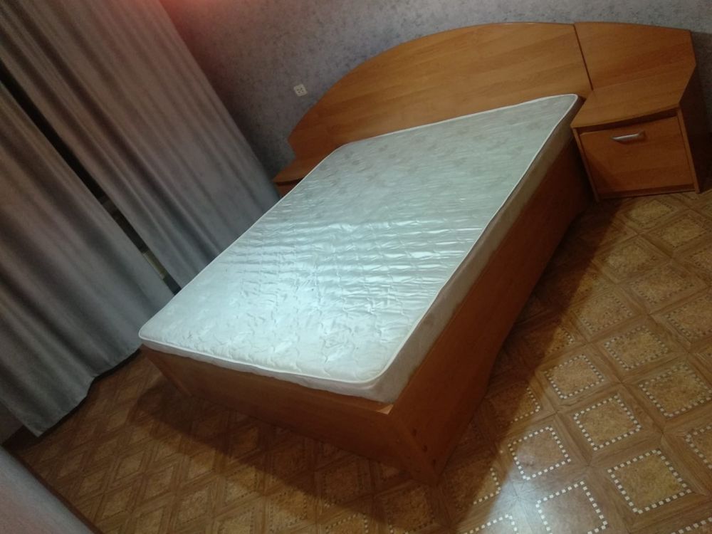 Продам двуспальную кровать