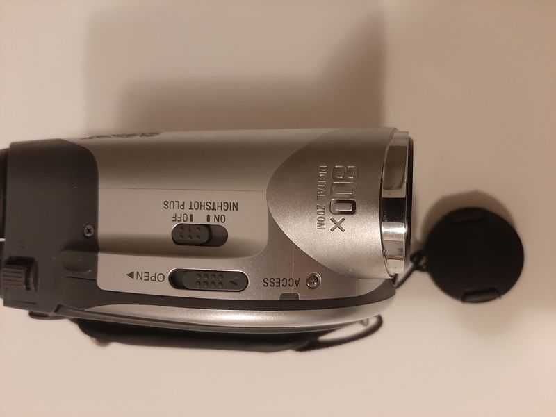 Camera video Sony HandyCam DCR-DVD105E Carl Zeiss  NOUA!