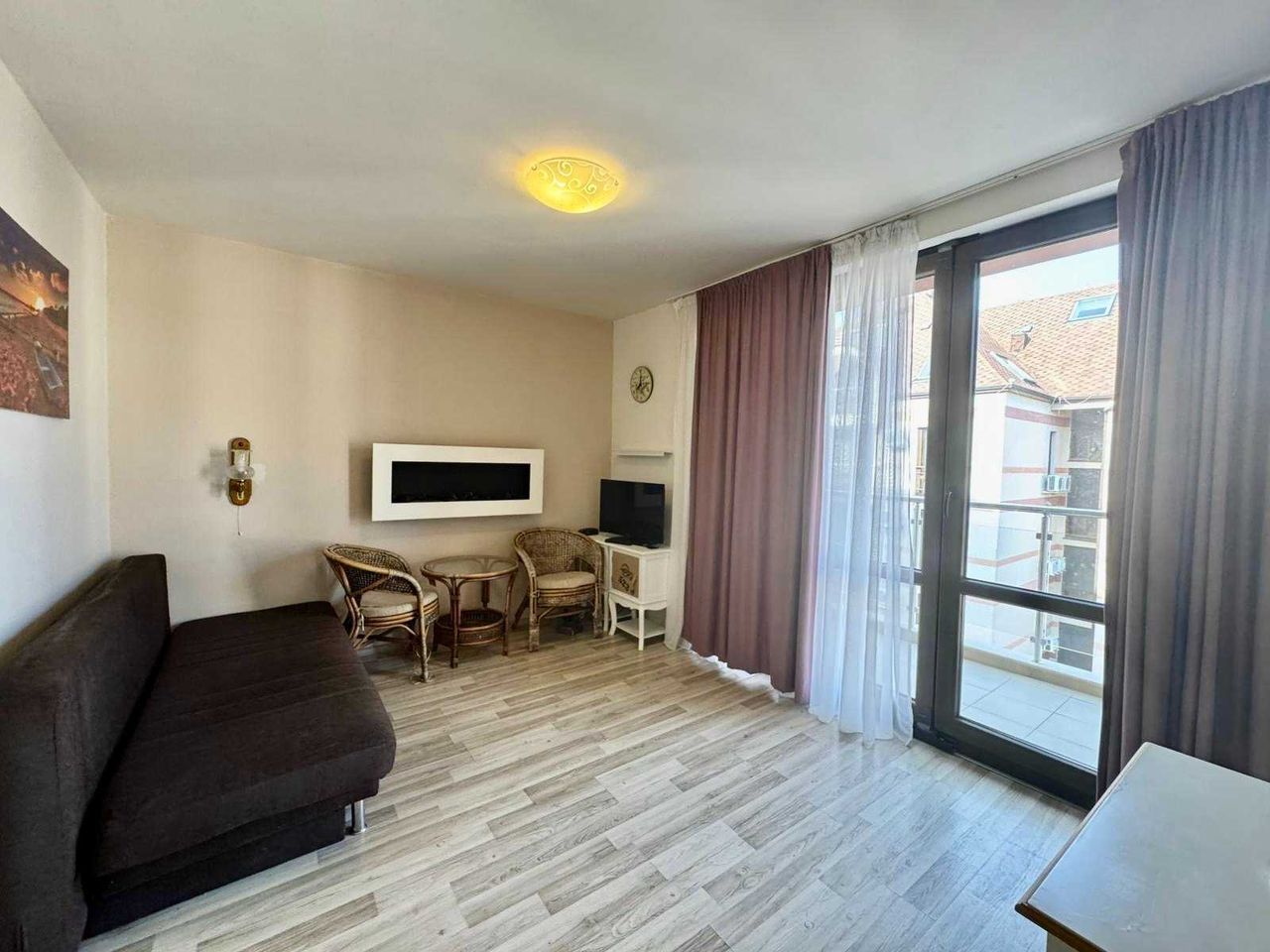 Продава се Двустаен апартамент в к.к. Слънчев бряг - 57 кв.м за 1350 €/кв.м - Снимка #2