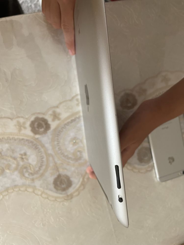 Продается Ipad в хорошем состоянии имеется и чехол к нему