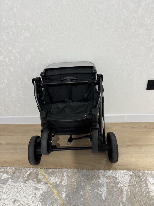 Продаю коляскую новую