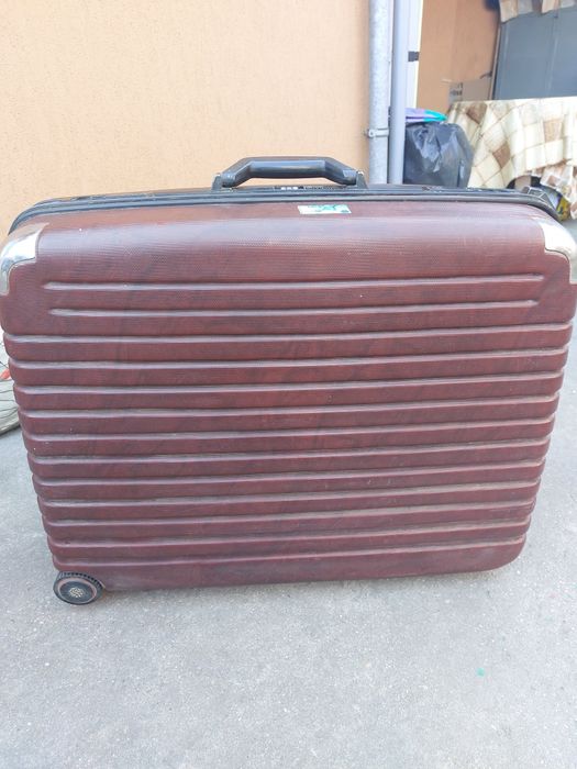 Troler foarte mare,valiza,bagaj de cala avion
