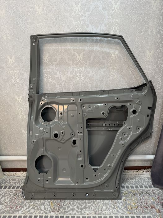 Продаю оригинал задню пассаж  дверь Lexus RX500h!