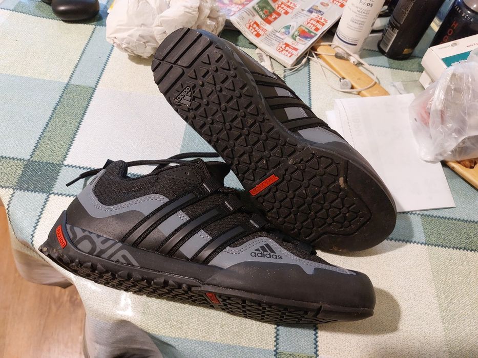 Продавам маратонки Аdidas Terrex.Обувките са чисто нови.