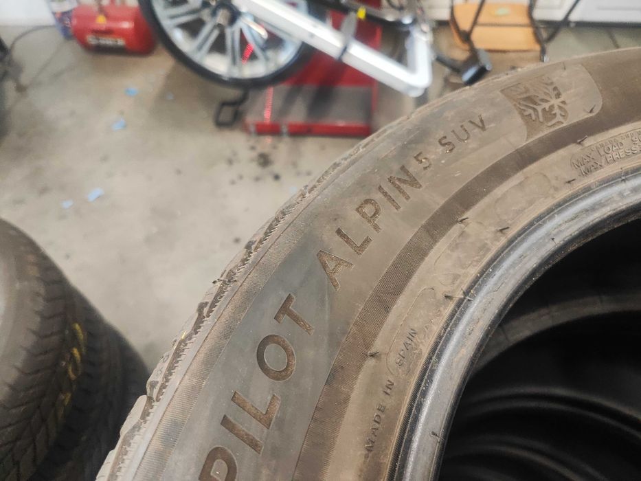 4бр.зимни гуми 225/60/18 Michelin