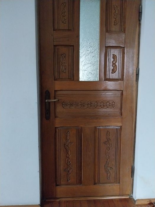 Usi din lemn masiv stejar