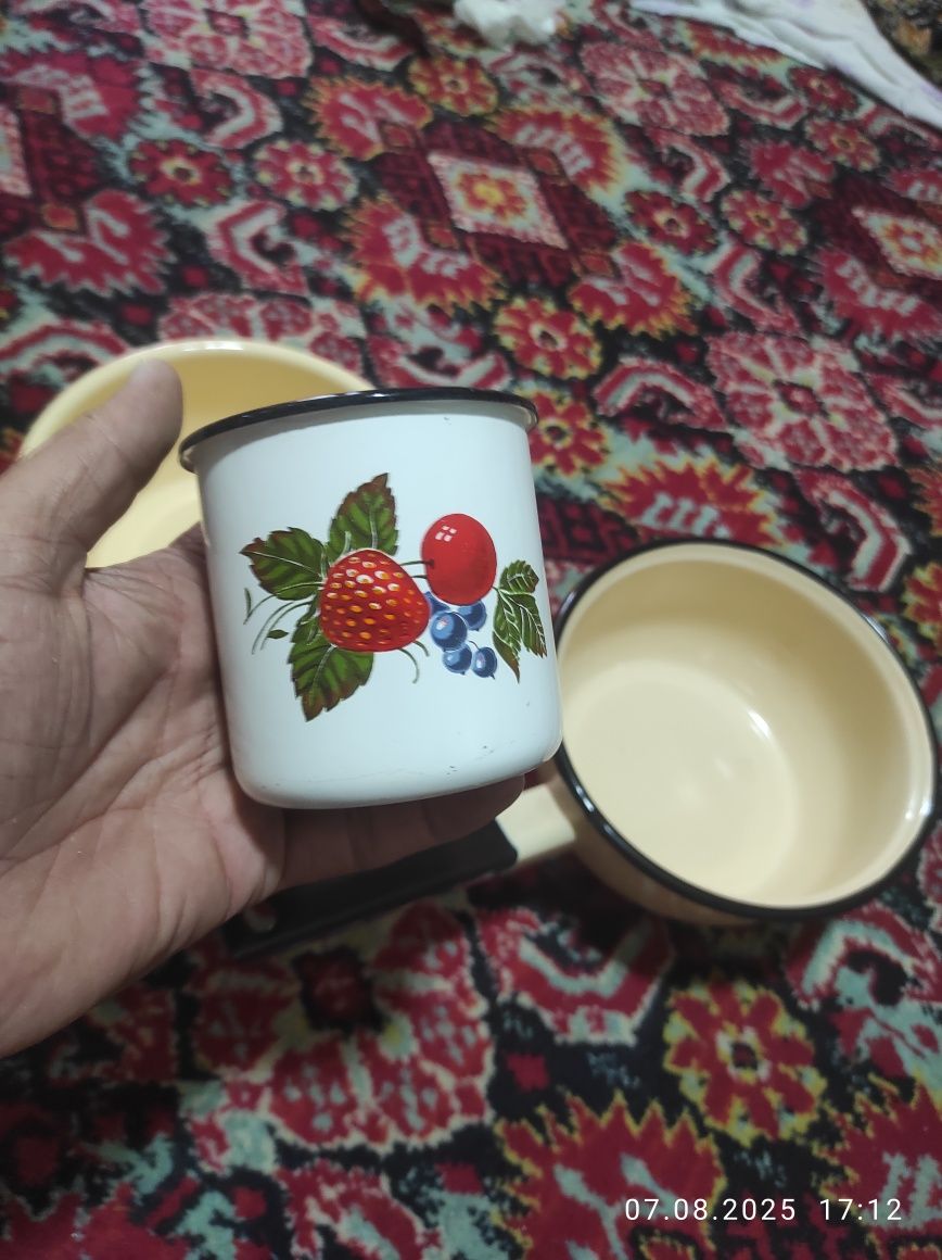 Продаю эмалированную кружку советских времён
