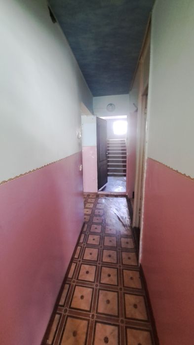 Чирчик шахар 
Троицкий 14-мактаб
#1-хона 3-этаж 
Квартира ижарага б