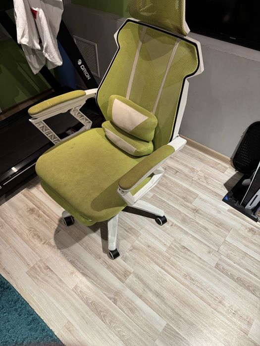 Бюро със стол без забележки