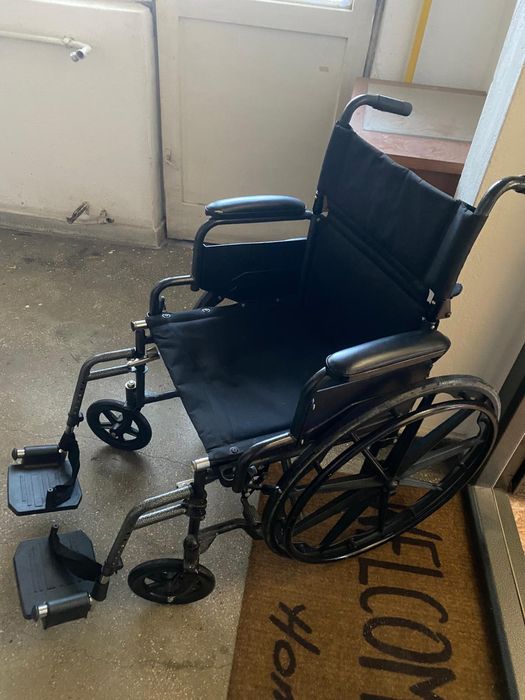 Scaun cu rotile pentru persoane cu dizabilități