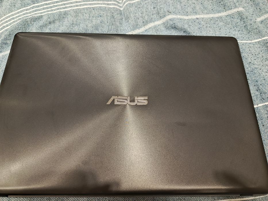 Ноутбук Asus, исправный и недорогой вариант.