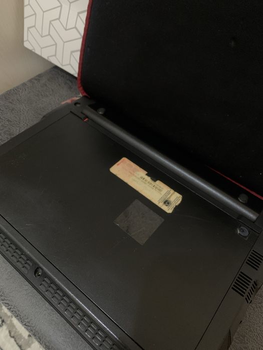 Нетбук, внутренний экран сломан