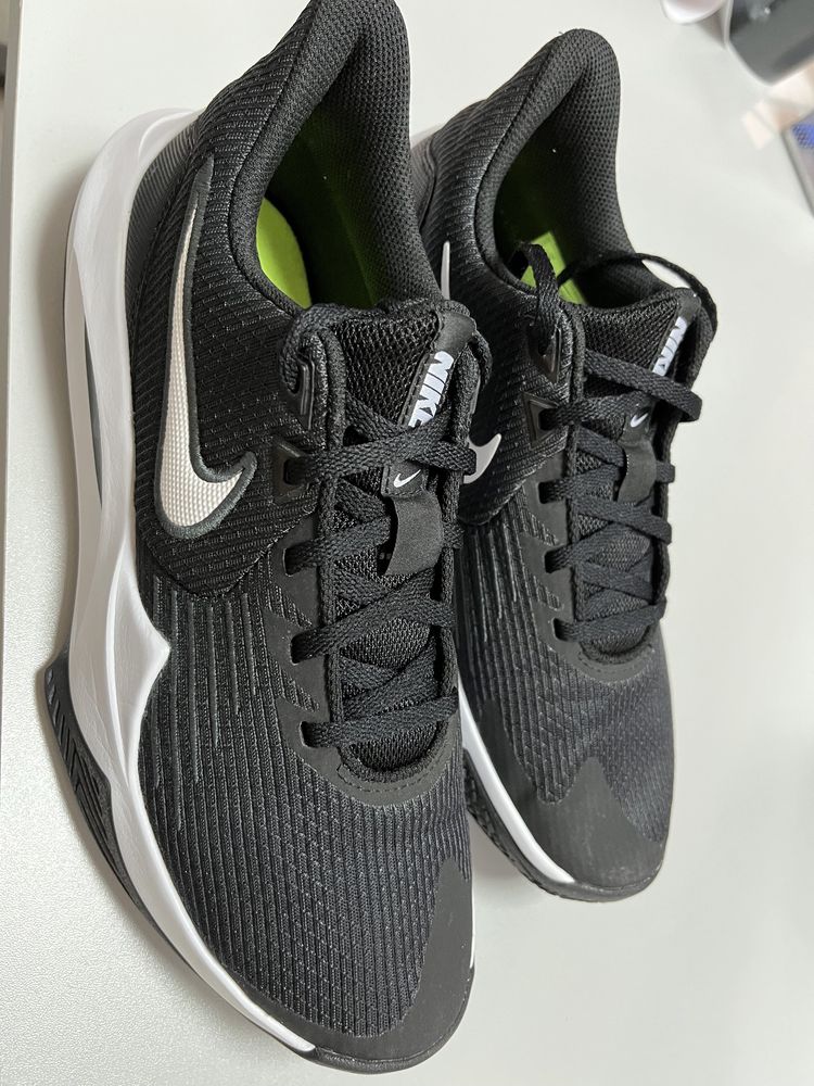 Кроссовки Nike Precision 5