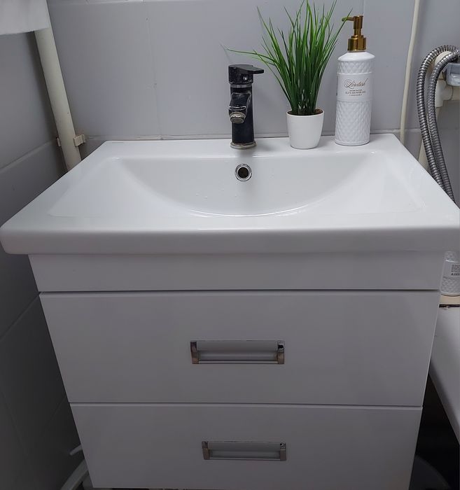 Раковина с тумбой навесной