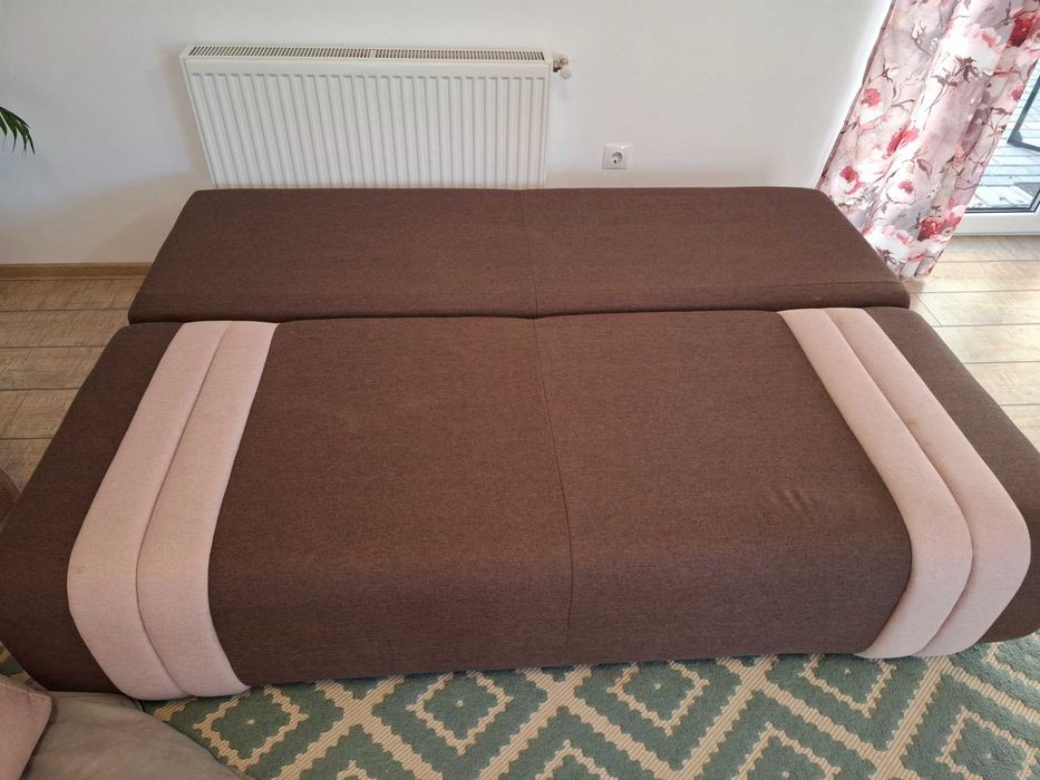 Vand 2 canapele extensibile