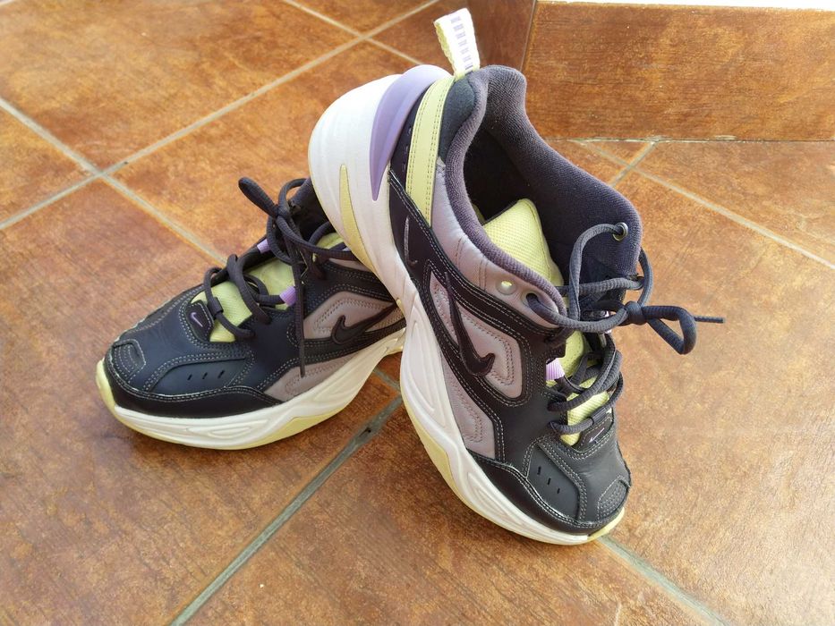 Vând o pereche de adidași Nike, într-o stare foarte bună, mărime 40.