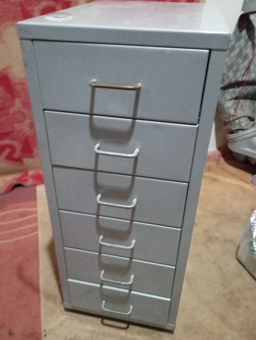 Шкаф с 6 чекмеджета