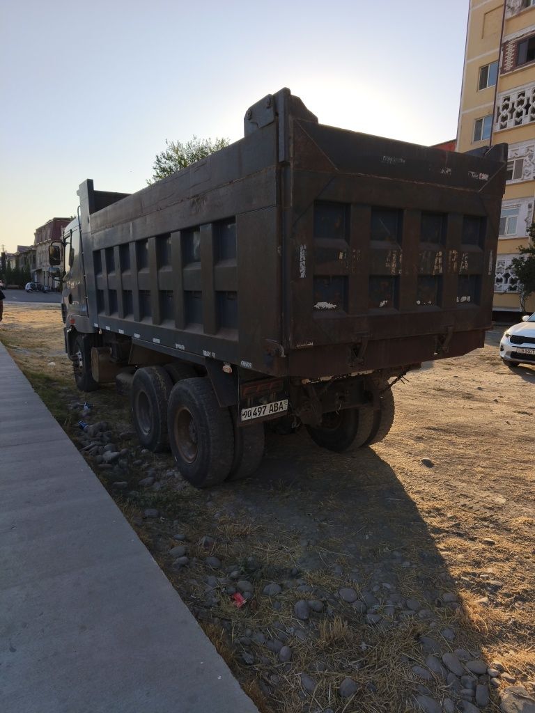 Самосвал Howo Chakman CAMC 25т