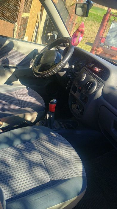 Vând dacia solenza!