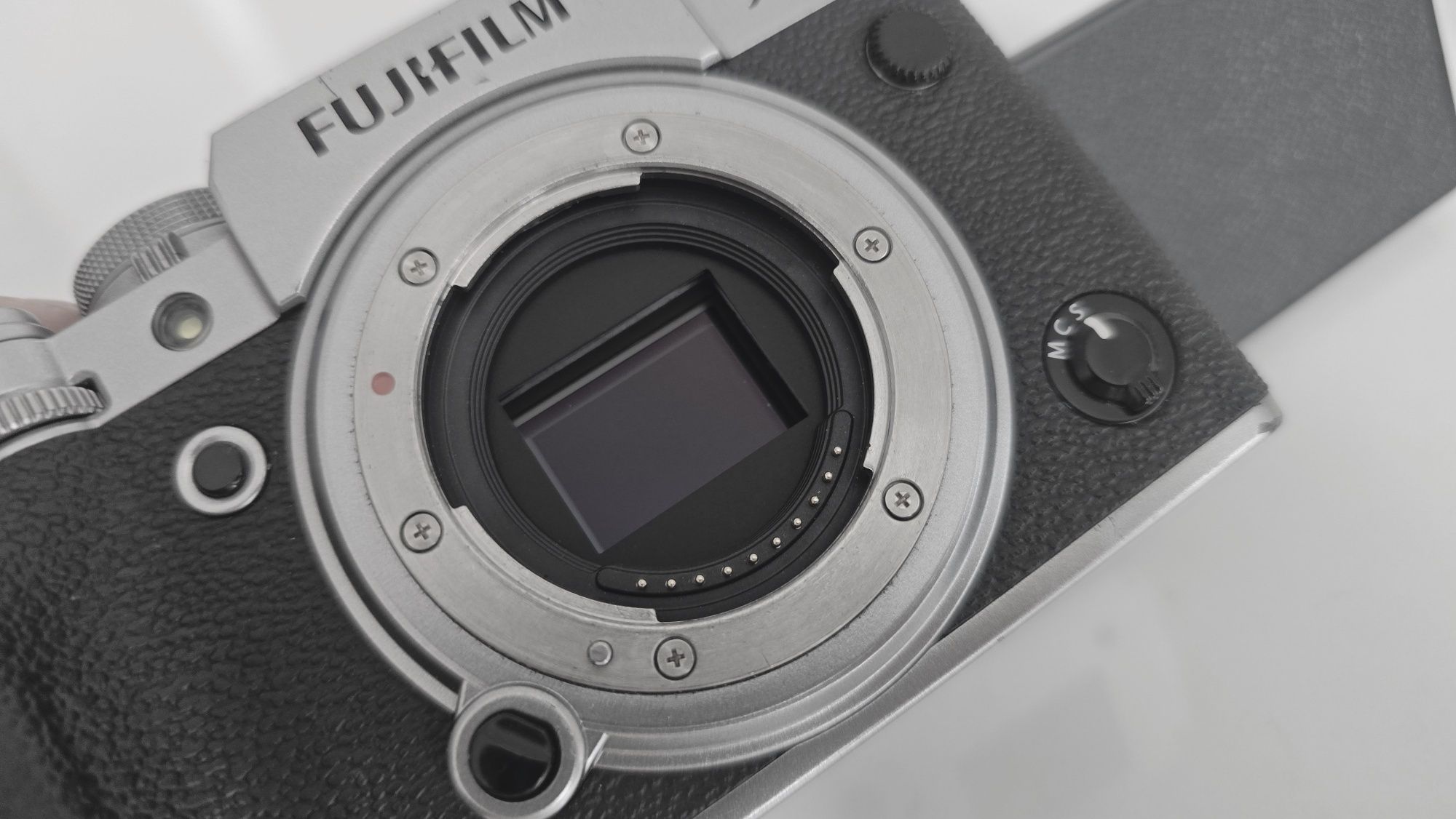 Fujifilm X-T4 + cage + L-bracket +2 батерии +++