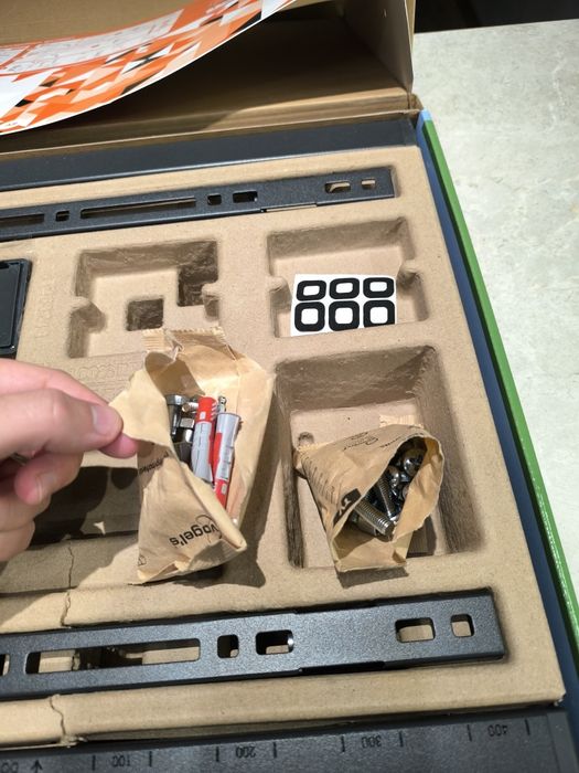 TV Стойка за стена VOGELS TVM 3443 черна, подвижна, до 65 инча и 25кг